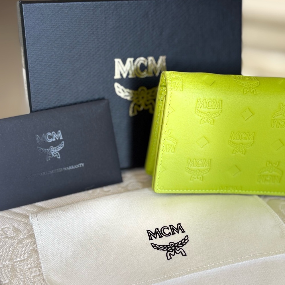 MCM acid lime micro wallet